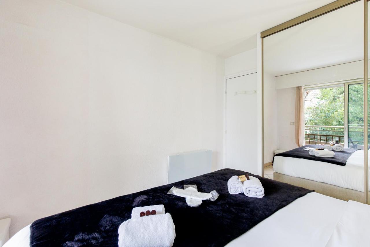 Select Yourhosthelper Apartment *