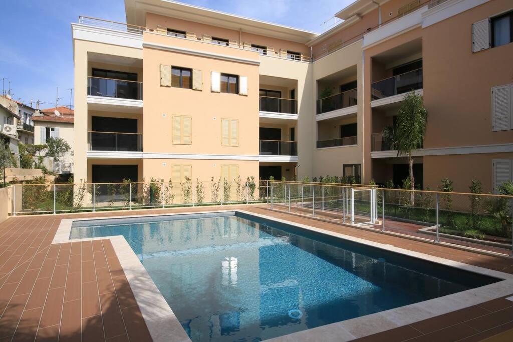 2 Pieces Avec Clim, Terrasse, Piscine, 100m Apartment