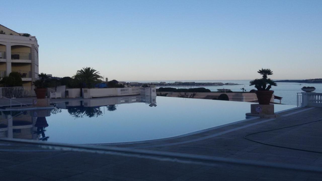 Renove, Piscine A Debordement, Vue * Cannes