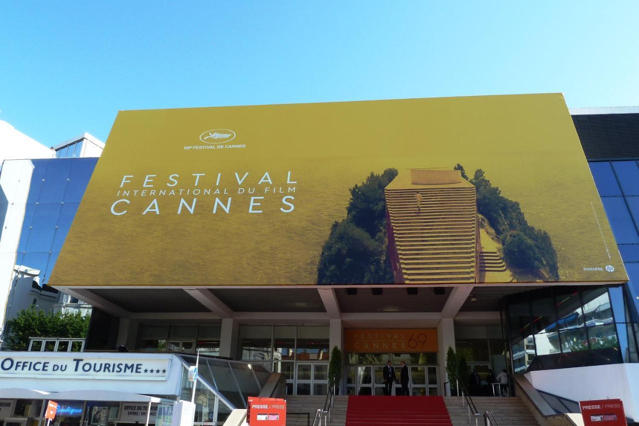 Renove, Piscine A Debordement, Vue * Cannes
