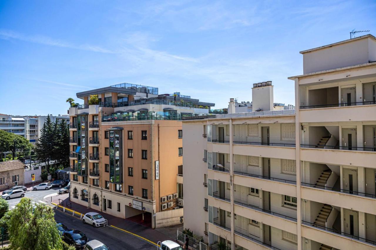 Beautiful Haussmannian - South Balcony Apartment