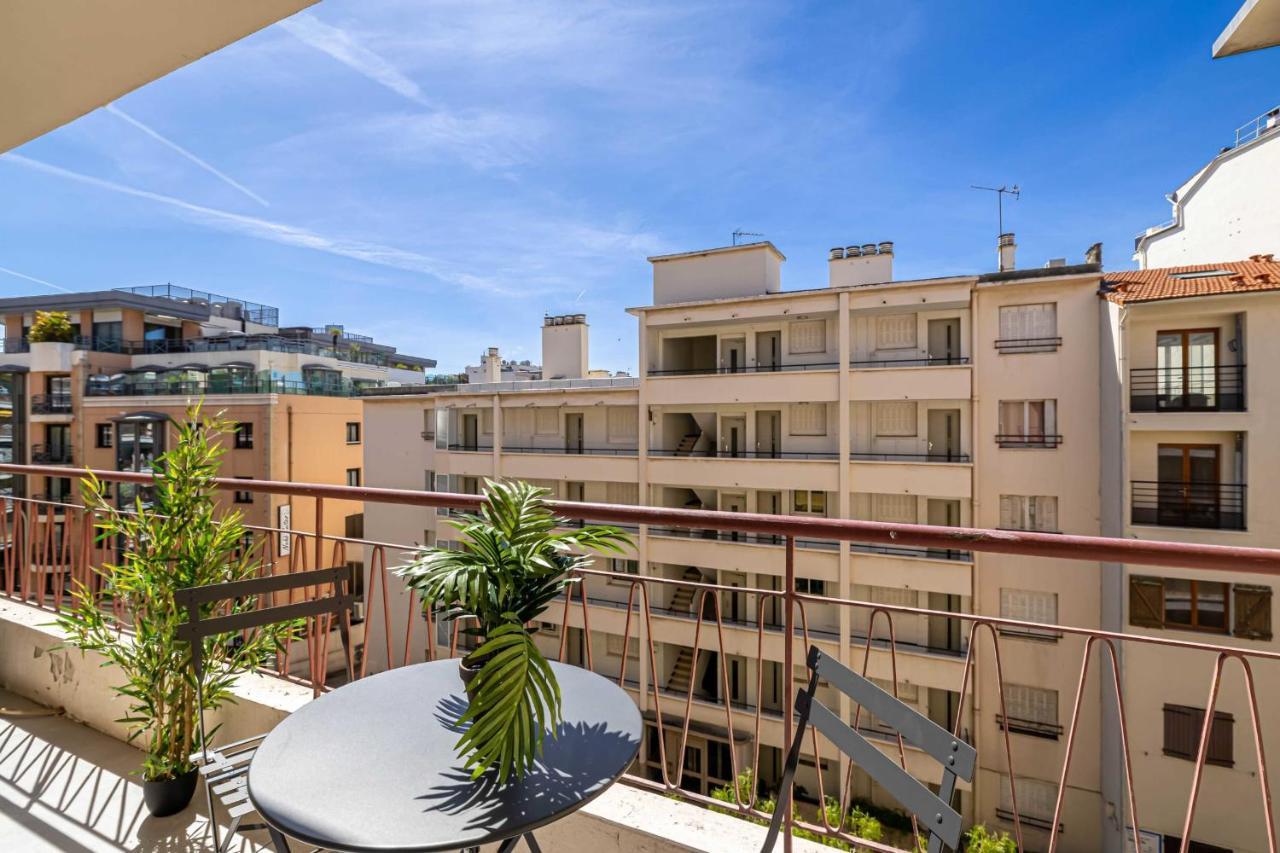 Beautiful Haussmannian - South Balcony Apartment *