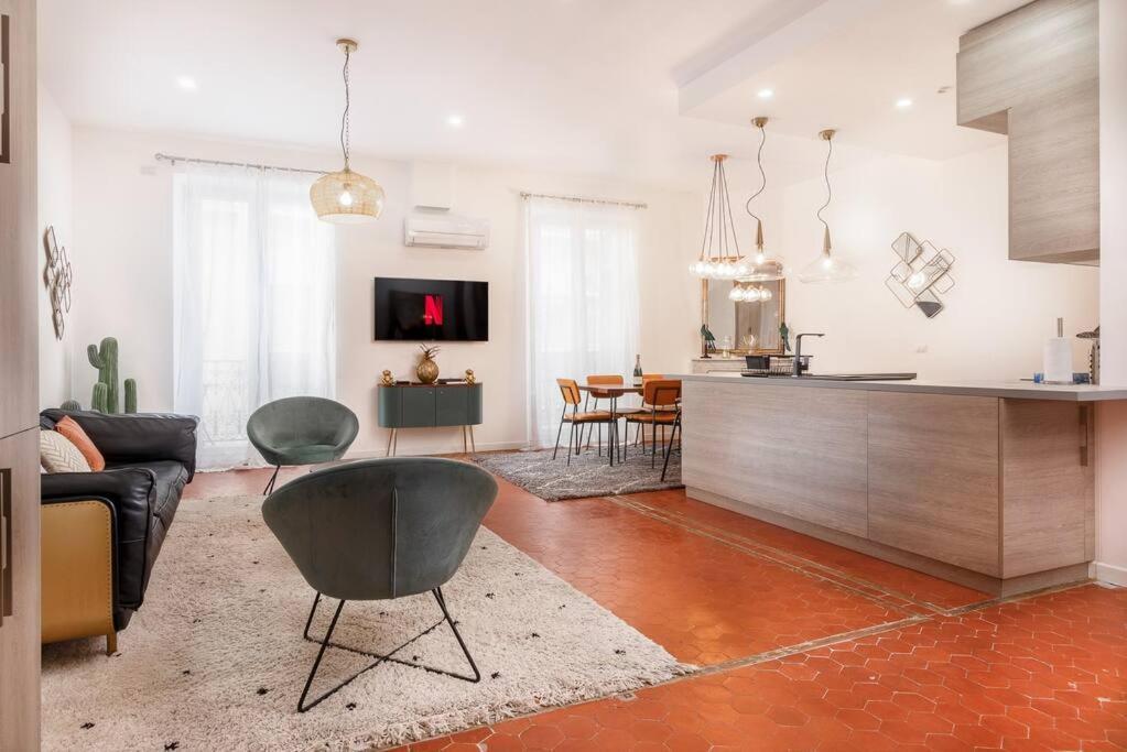 Apartment Luxury 3 Bd Aptment With Sea View