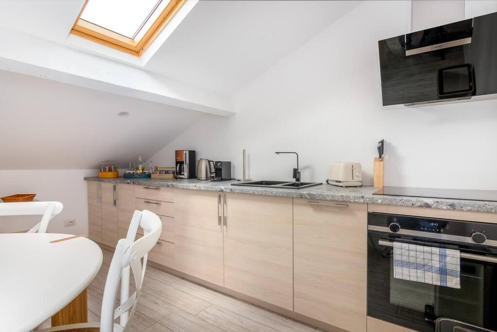 Luxury 3 Bd Aptment With Sea View Apartment