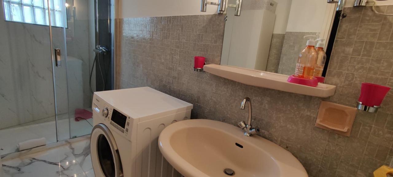 Located Behind The Martinez At 50 Meters To The Croisette