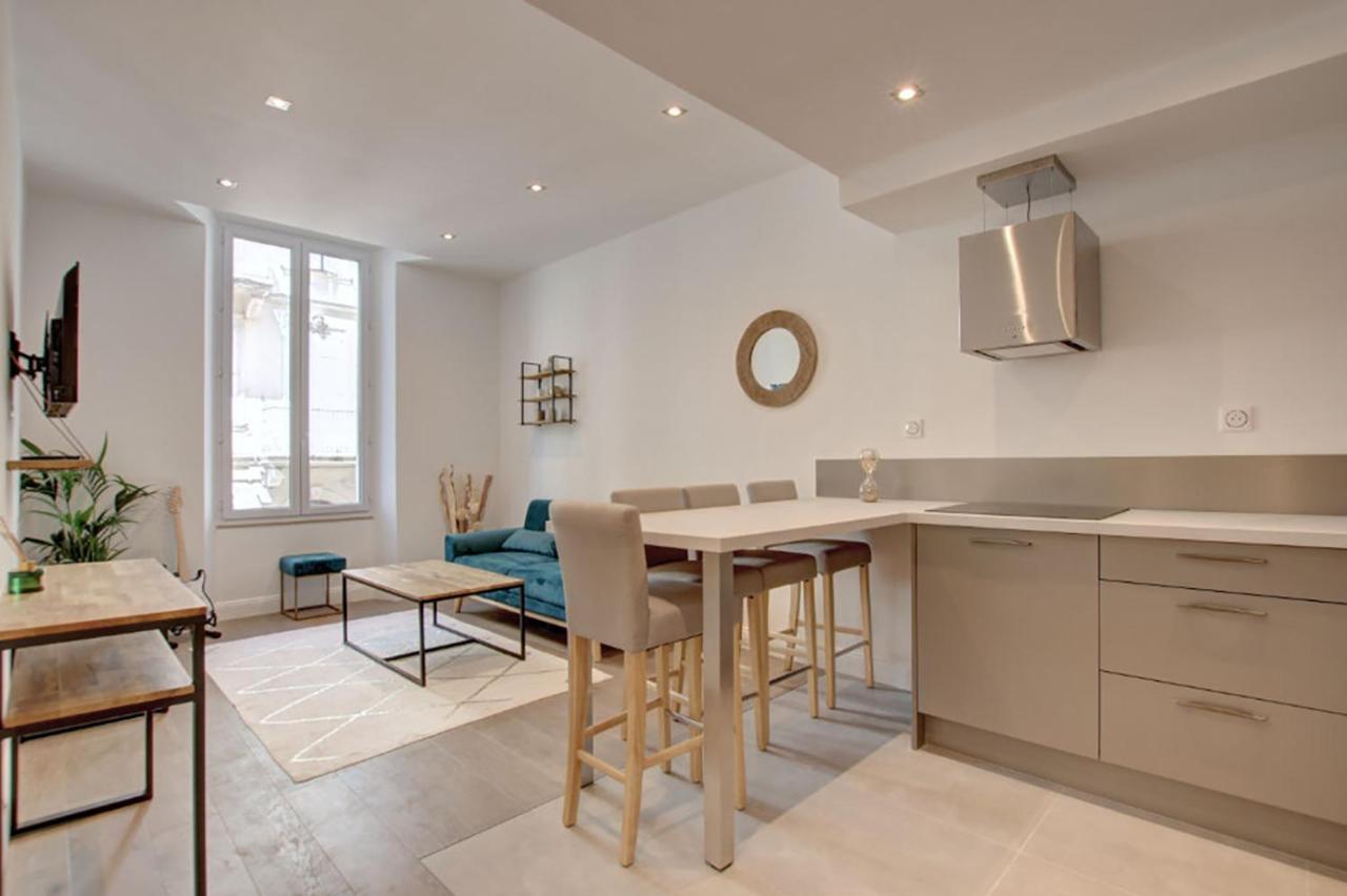 Jej1-two Bedrooms Center Apartment *