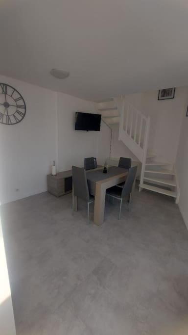 Bord De Apartment