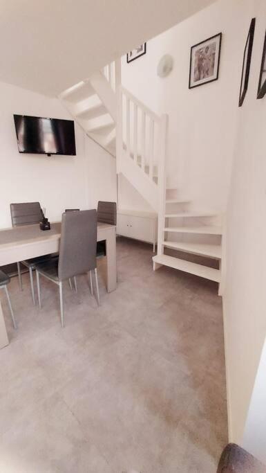 Bord De Apartment *