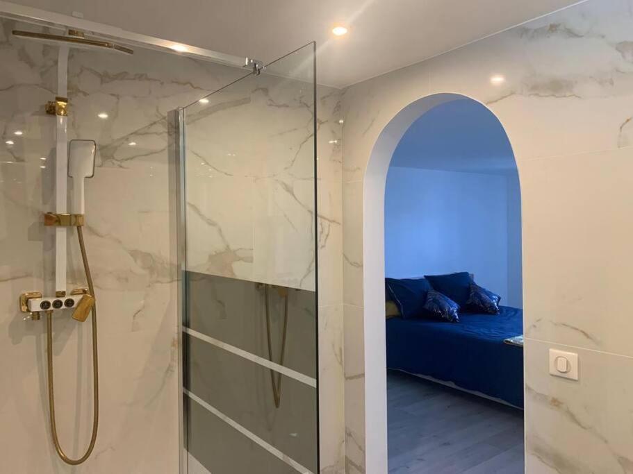 Villa Paradis - *