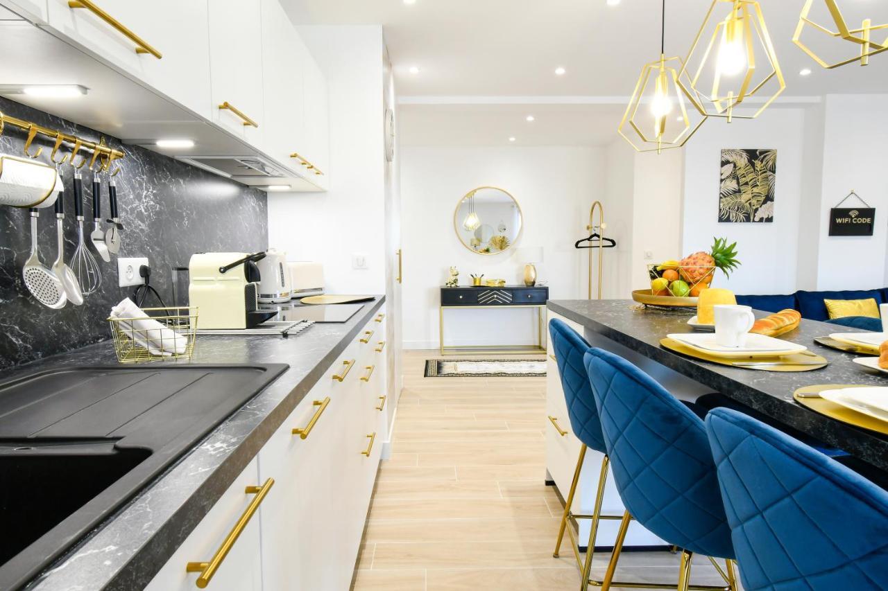 Elena Yourhosthelper Appartement