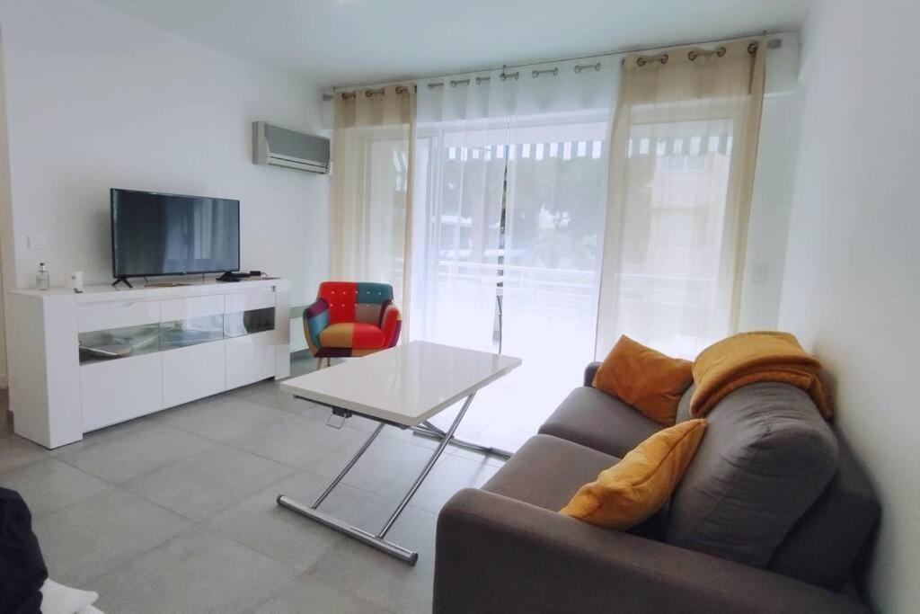 Centre Martinez, Beau F2 Avec Terrasse Apartment *