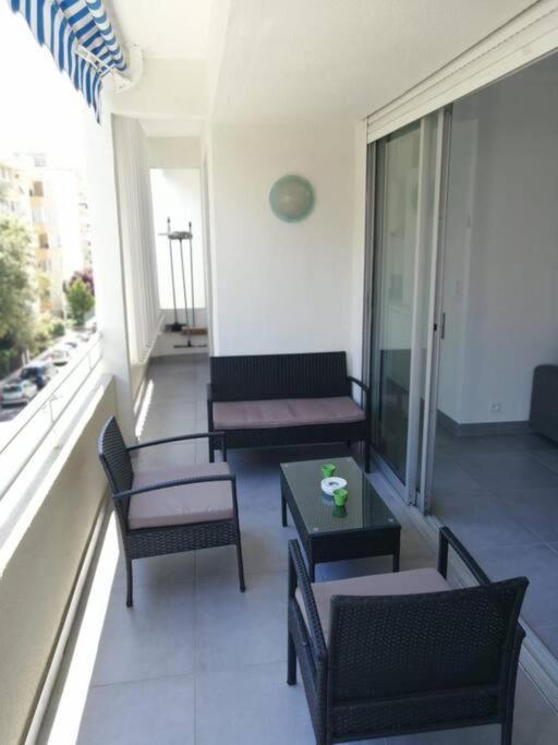 Centre Martinez, Beau F2 Avec Terrasse