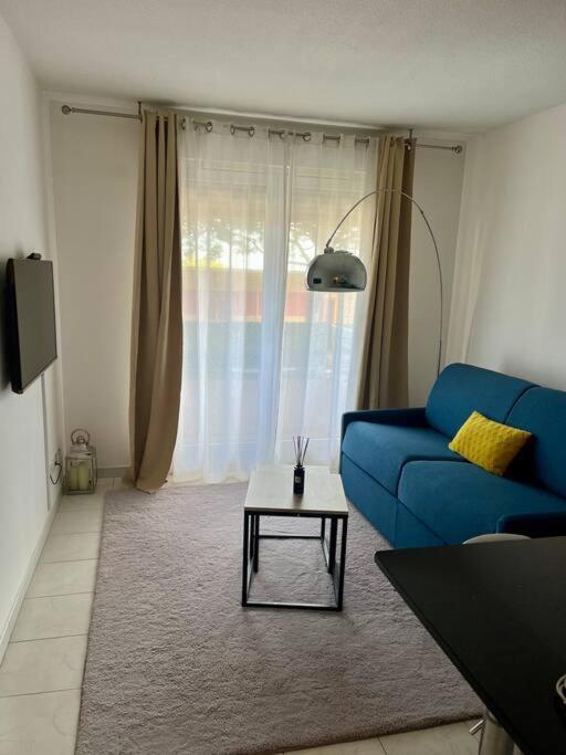 Appartement 2 Pieces De 29 M2 *