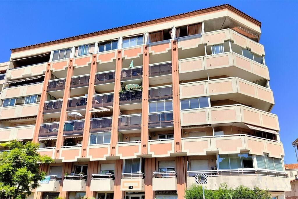 Appartement 2 Pieces De 29 M2 *