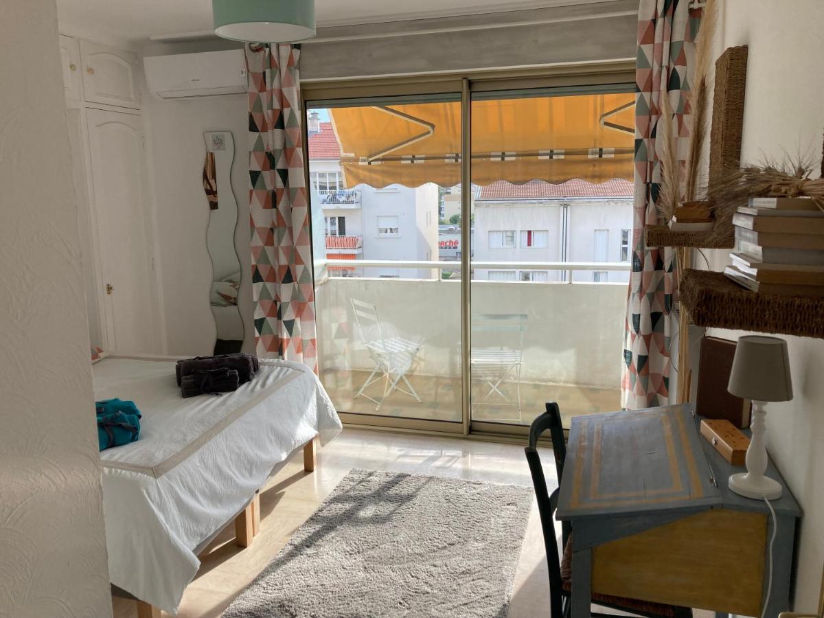 Proche Avec Grand Balcon Apartment *