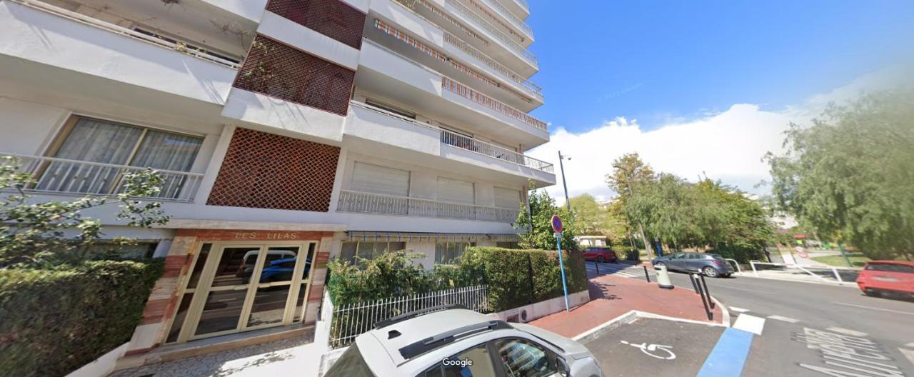 Proche Avec Grand Balcon Apartment *