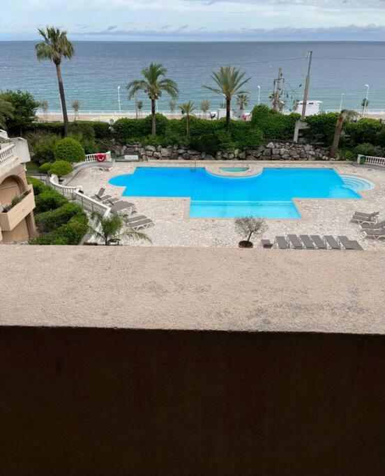 Vue Sur *