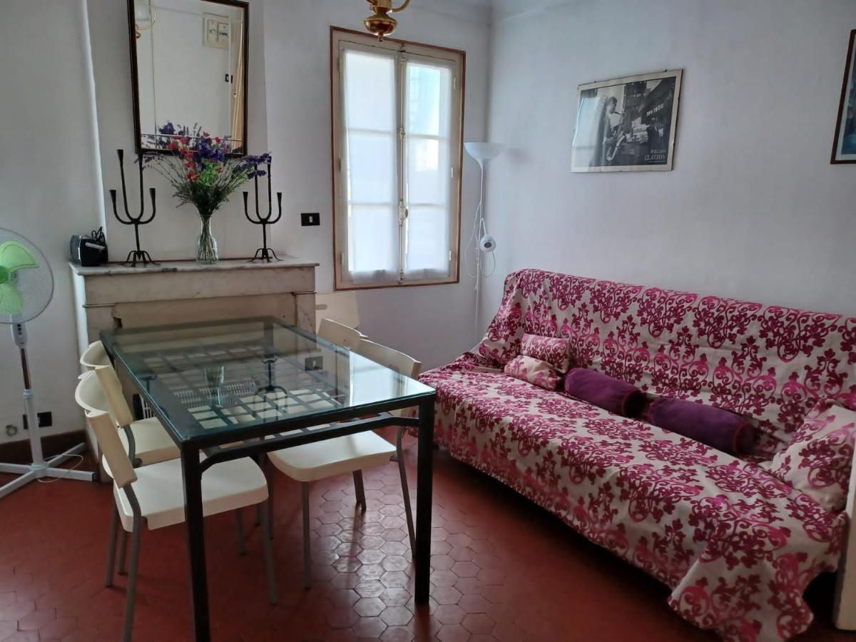 Appartement à Quelques Pas De La Mer, De La Croisette Et Du Palais Des Festivals *