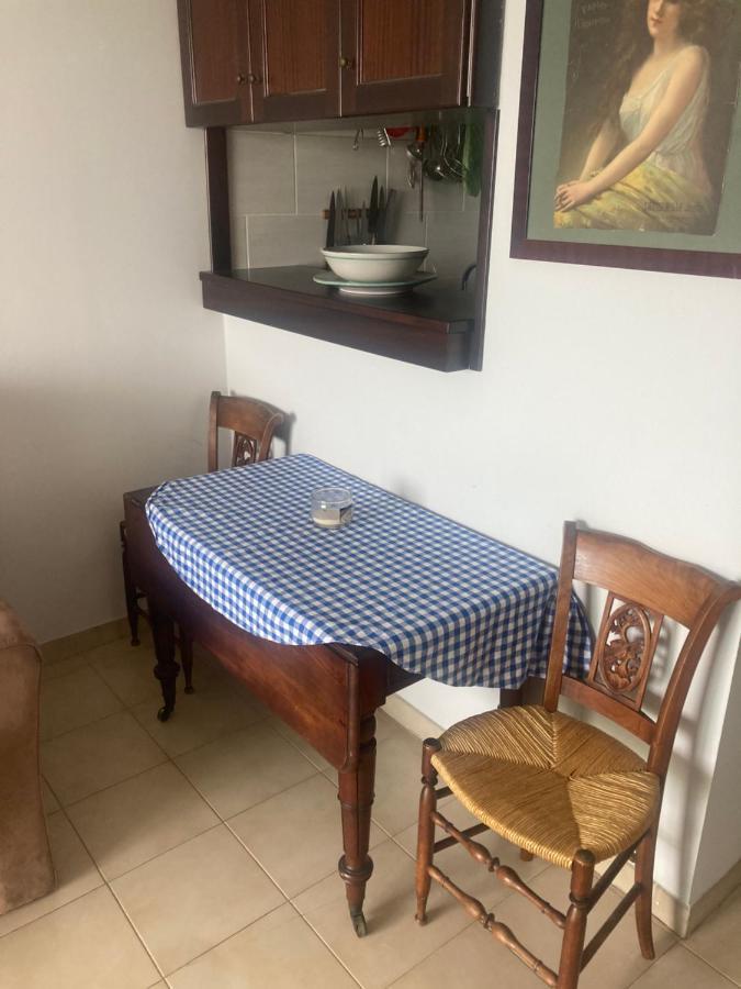Front De Apartment *