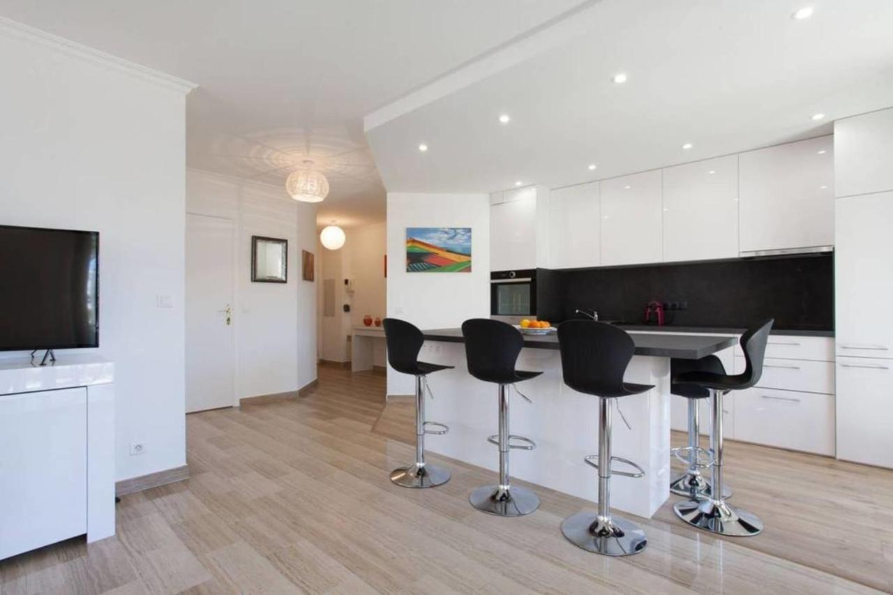 3-room With Terrace In Palm