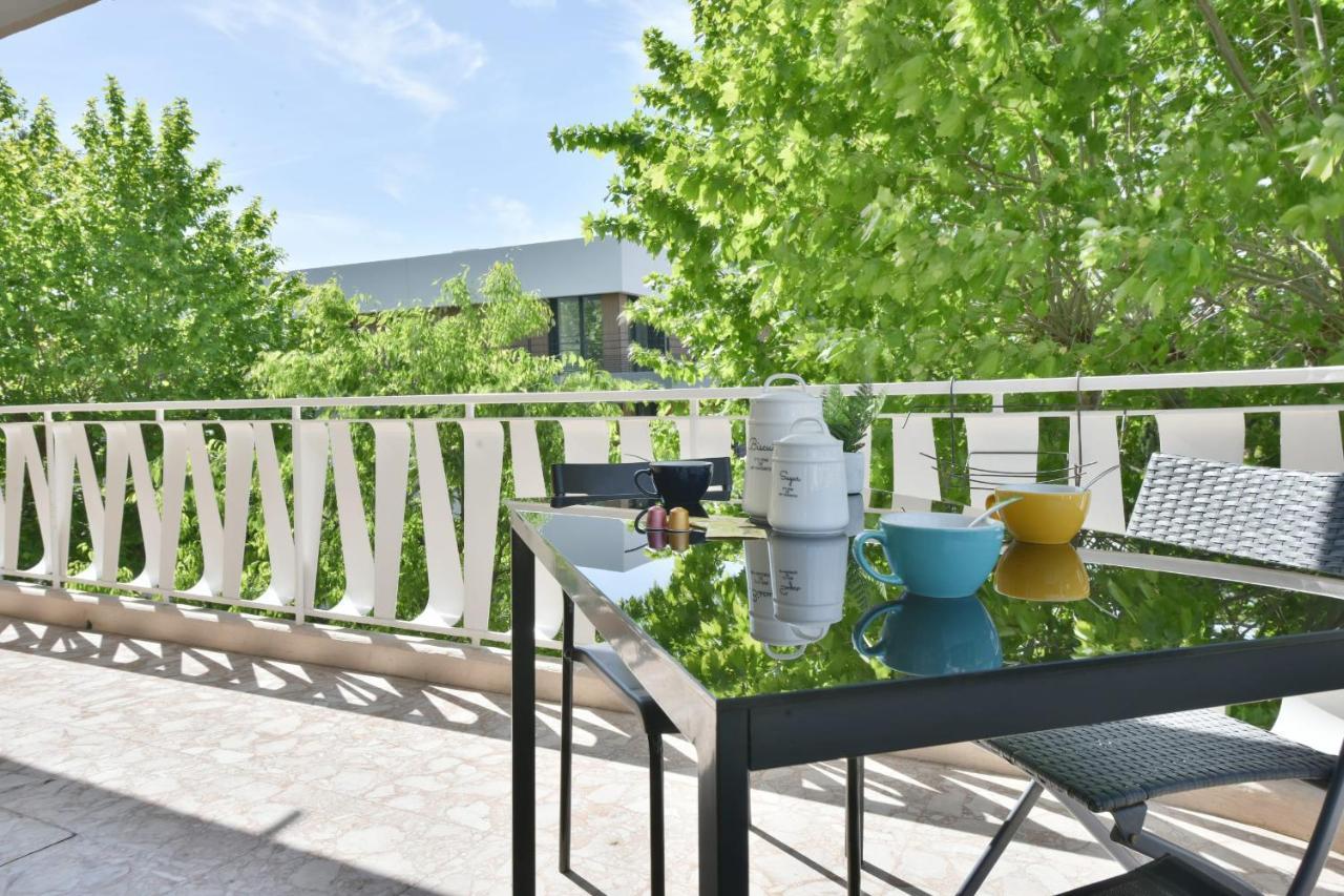 Cozy 2-br 6 Minutes From The *