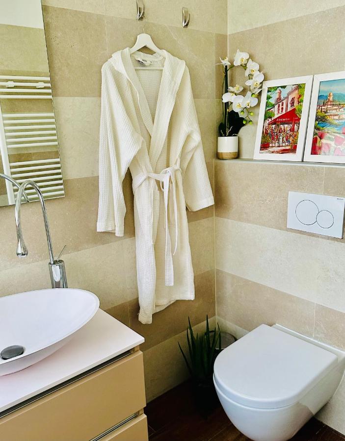 Luxurious Private Floor 130M2 - Ac, Terrace, Pool, Parking - Croisette 5', Plage Des Sports Apartment