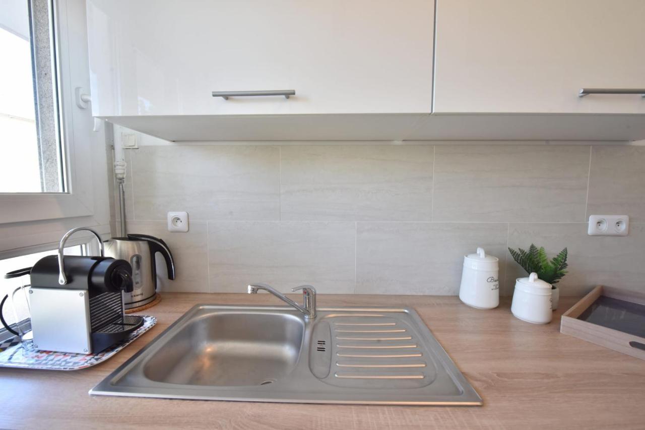 Cozy 2-br 6 Minutes From The *