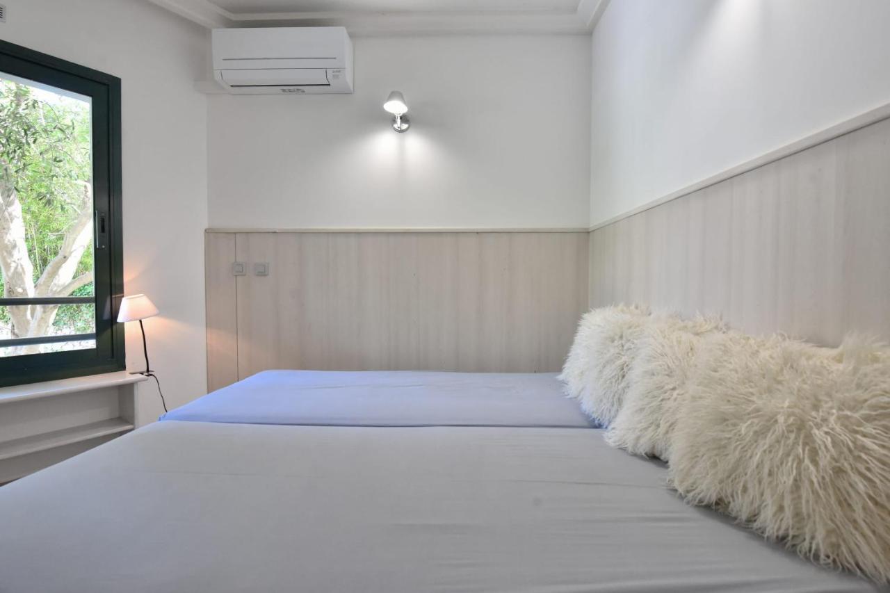 Stunning 3-br With Large Terrace And Pool Apartment