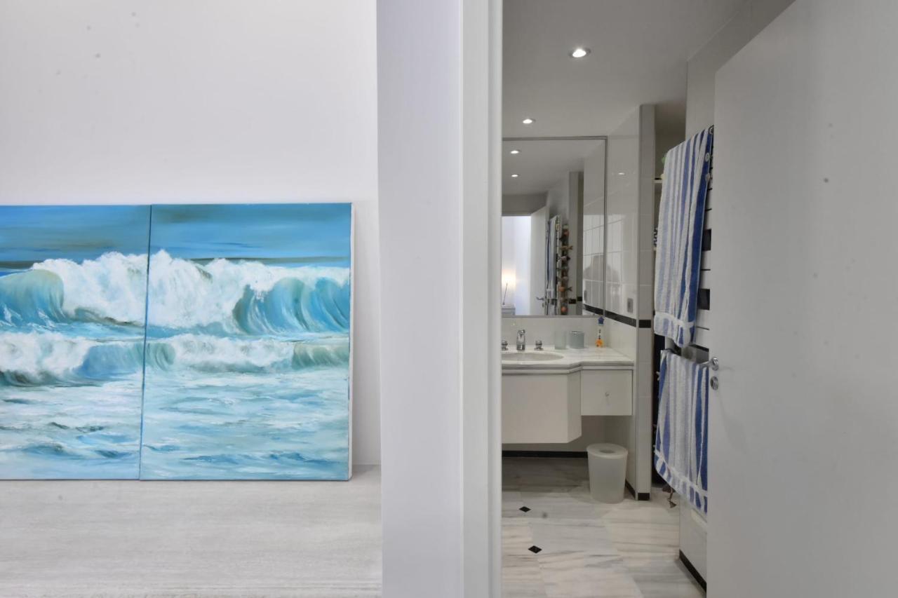 Stunning 3-br With Large Terrace And Pool *