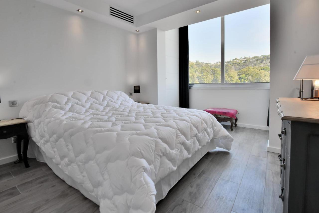 In A 8 Hectares Park Incredible View Apartment Cannes