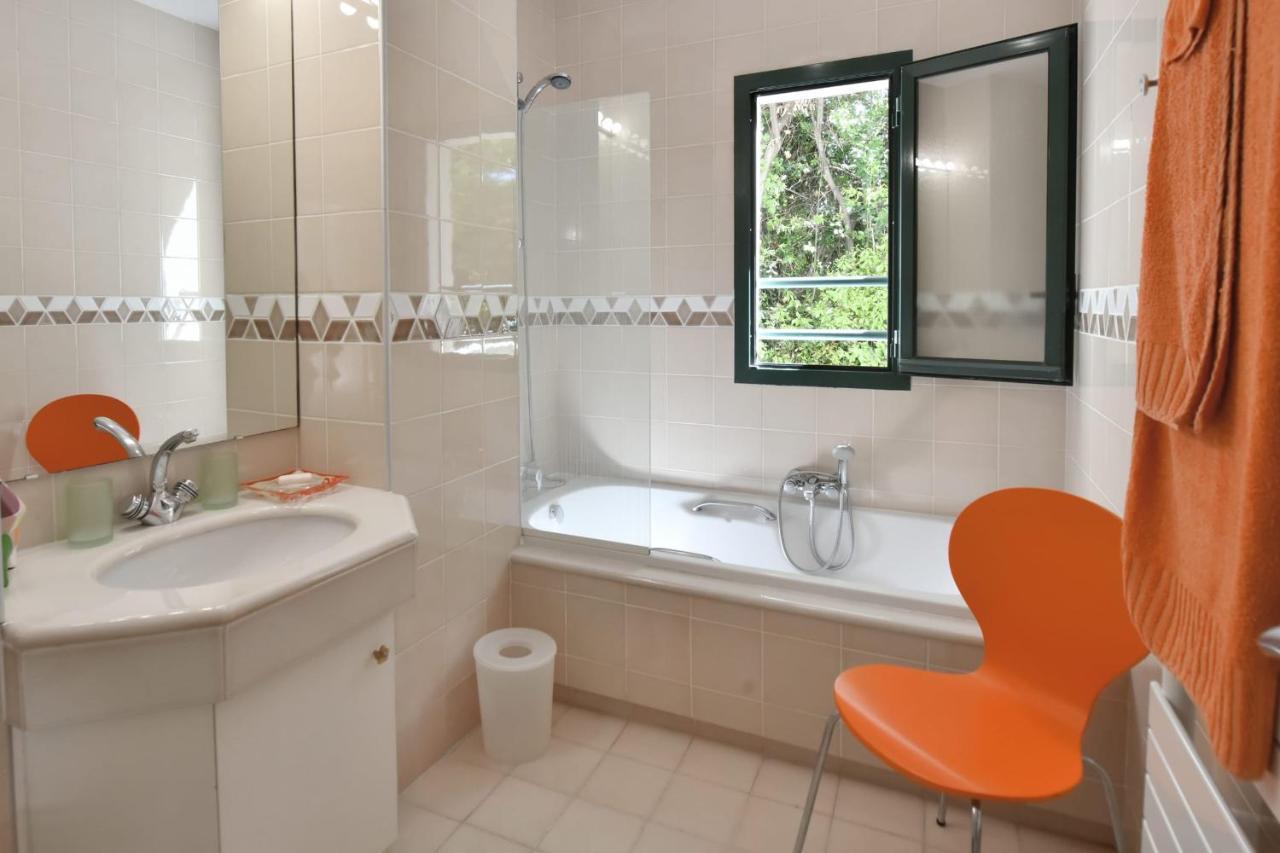 Stunning 3-br With Large Terrace And Pool Apartment