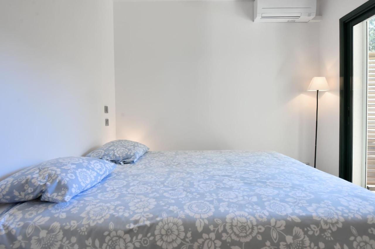 Stunning 3-br With Large Terrace And Pool Apartment *