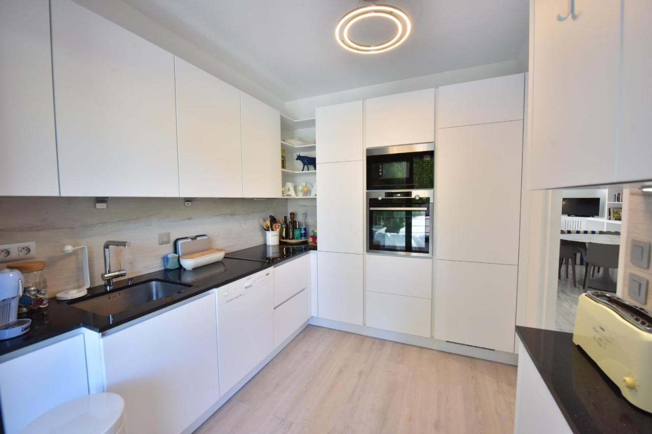 Stunning 3-br With Large Terrace And Pool Apartment