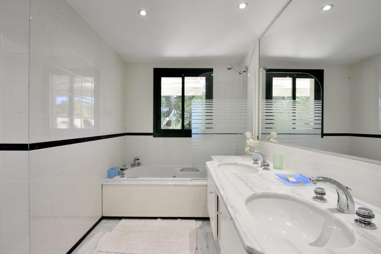 Stunning 3-br With Large Terrace And Pool Apartment