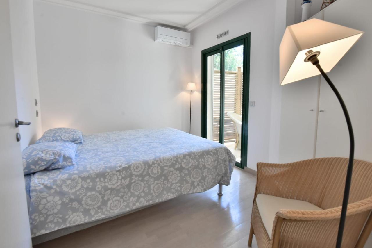 Stunning 3-br With Large Terrace And Pool Apartment *