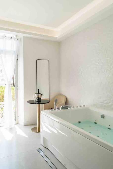 Luxe Jacuzzi Apartment Cannes