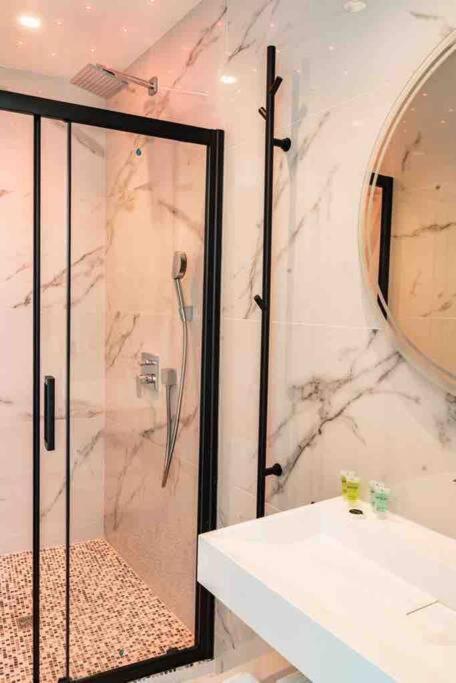 Apartment Luxe Jacuzzi Cannes