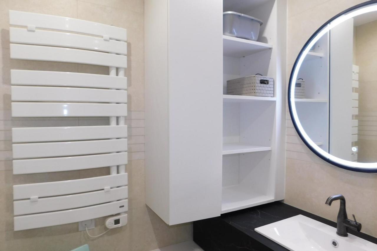 Spacious 2-bedroom In Egee With Parking And Air Conditi Apartment
