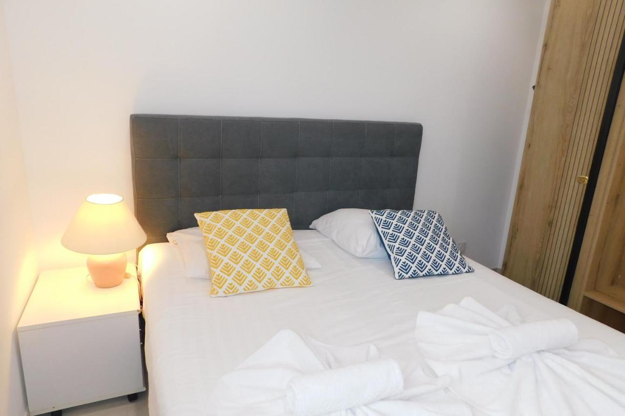 Spacious 2-bedroom In Egee With Parking And Air Conditi