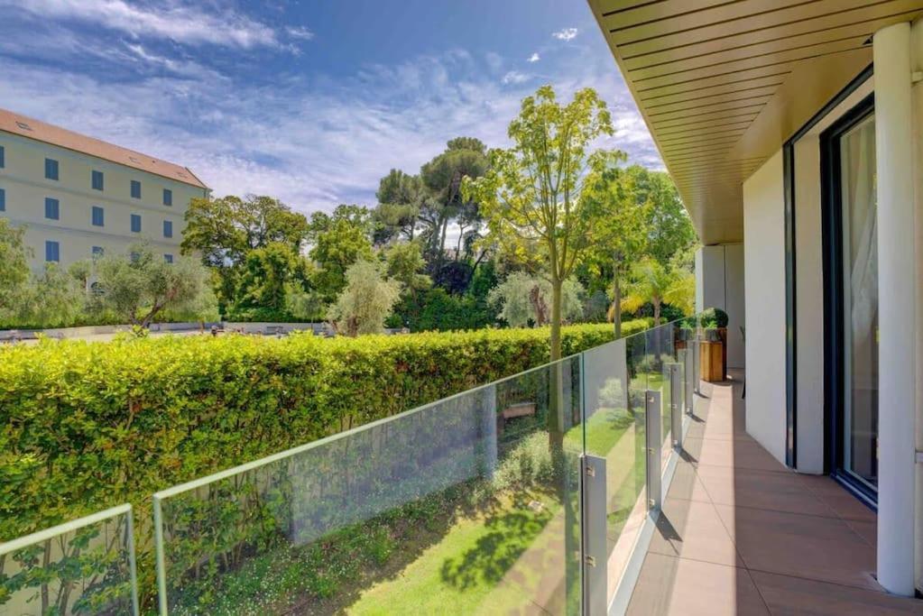 Apartment Stylish 1bdr W/huge Balcony/shared Roof Pool