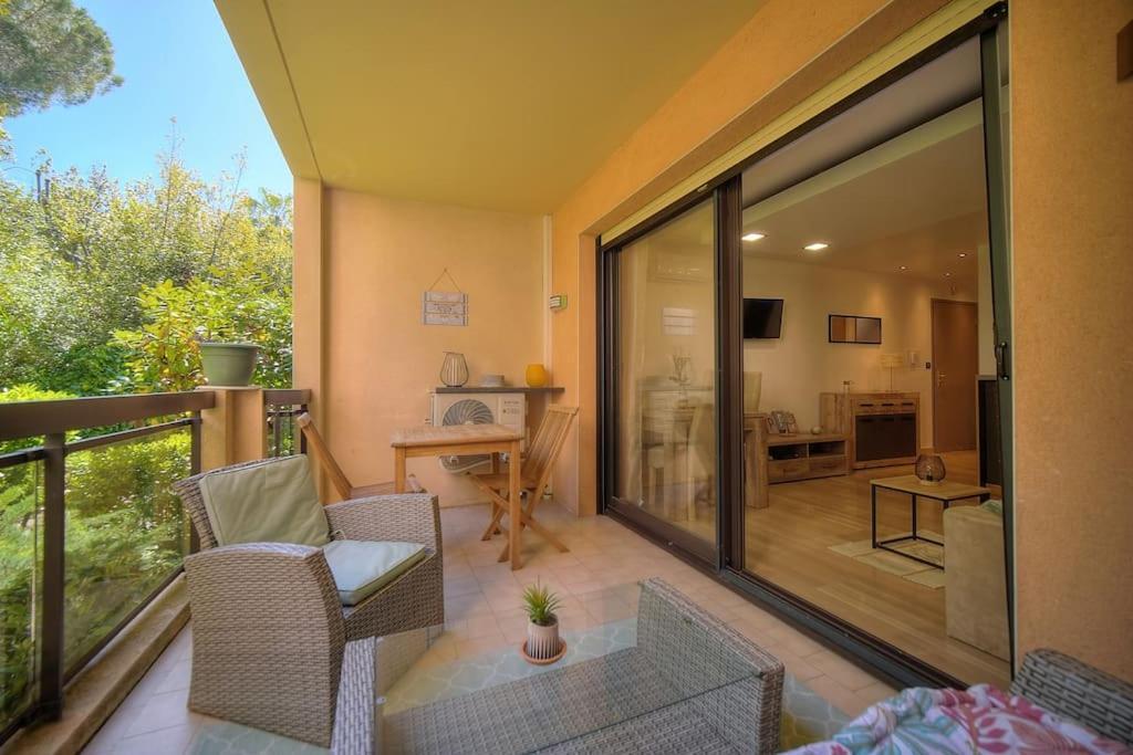 Apartment Parc Aiguebel -apprt Avec Terrasse Arboree & Box Ferme- Piscines/tennis - Cannes