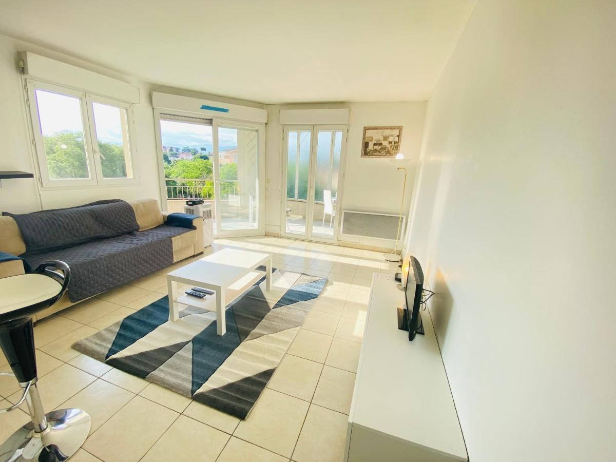 T2 Vue Degagee Colline, A Pieds, 4 Pax Apartment