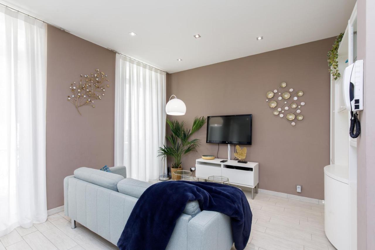 Beautiful 3 Room-flat Near Palais Appartement *