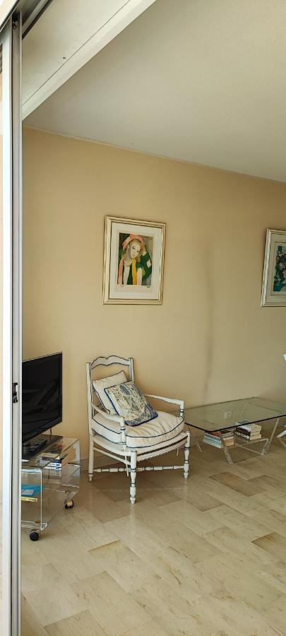 La Croix Des Gardes Apartment *