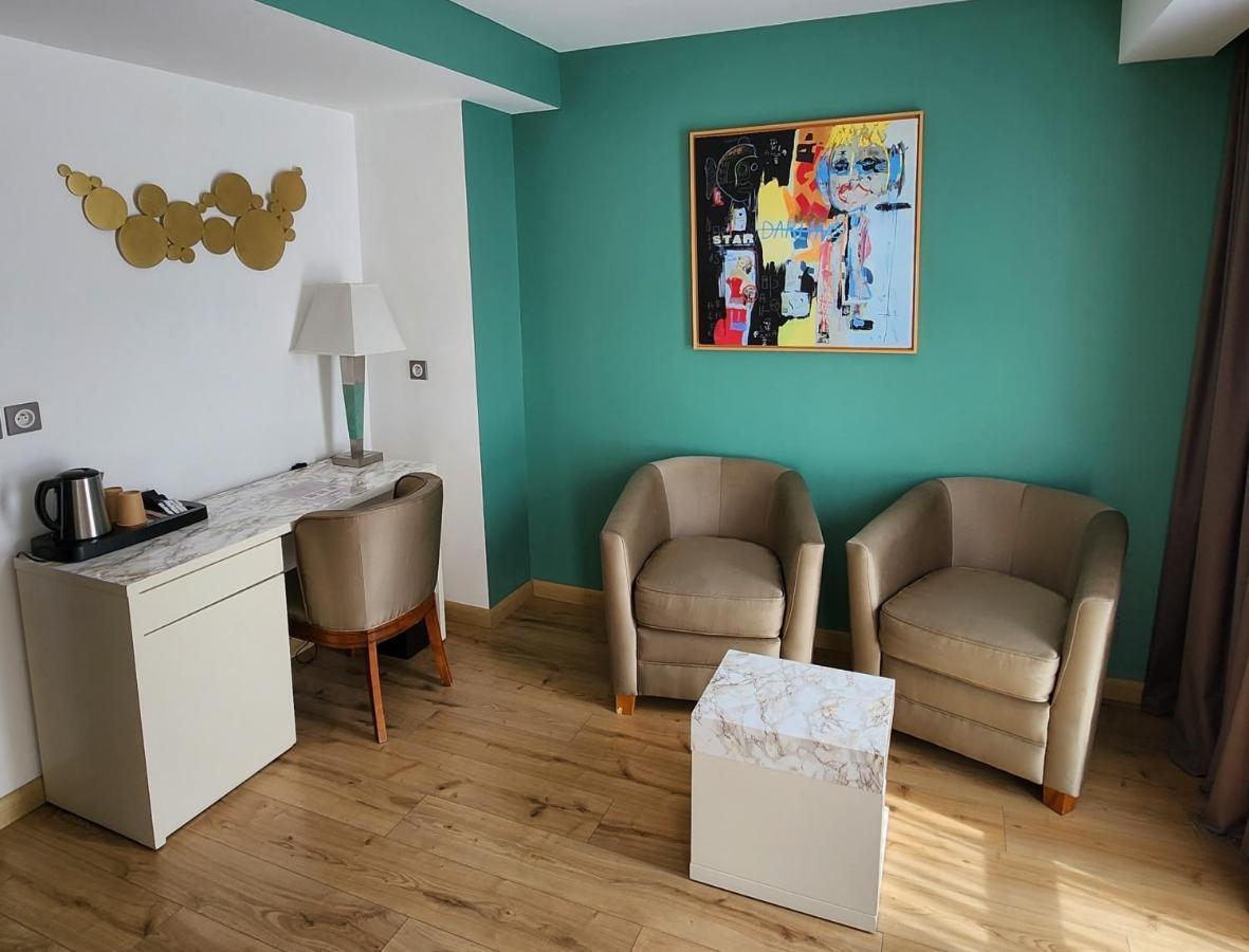 Montaigne & 4* Cannes