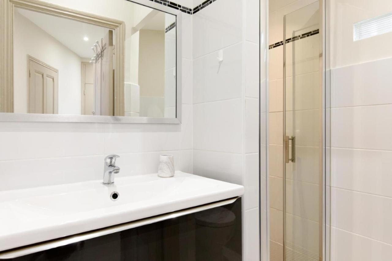 Bright And Elegant Renovated Two - Near Suquet Apartment