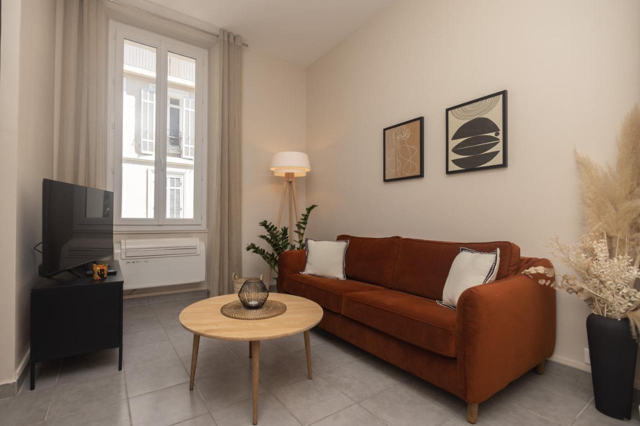 Splendide Et Idealement Situe Proche Du Palais. *