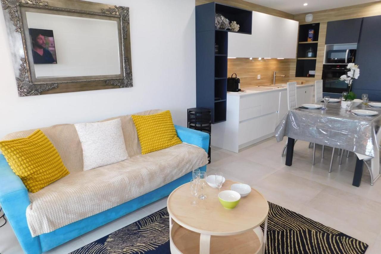 Spacious 2-bedroom In Egee With Parking And Air Conditi Appartement *