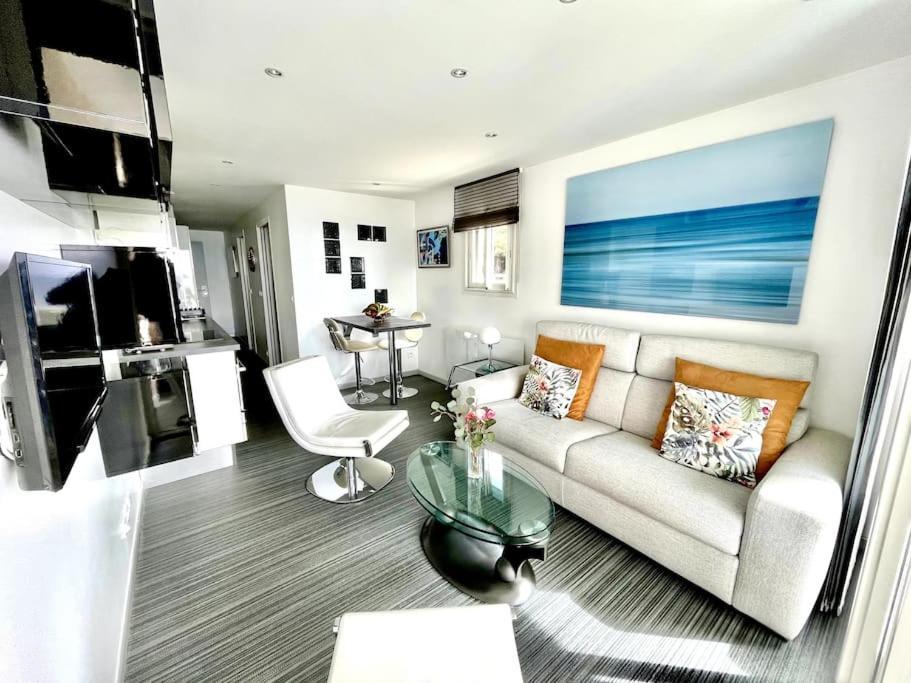Beau T2 Avec Terrasse Vue Apartment