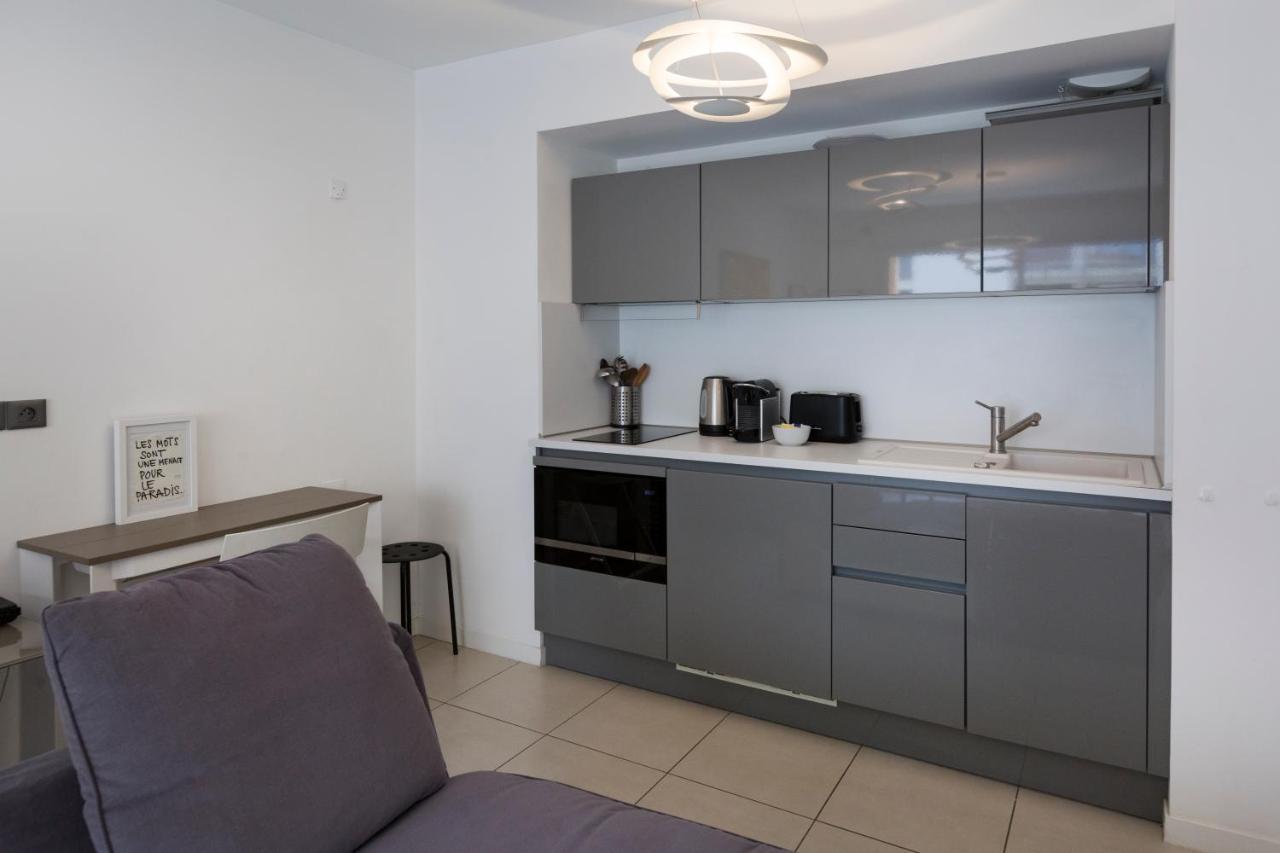 2 Pieces Avec Clim, Terrasse, Piscine, 100m Apartment
